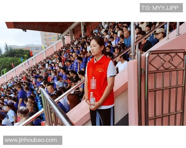 足球明星慷慨解囊为我国公益事业捐款助力青少年足球发展