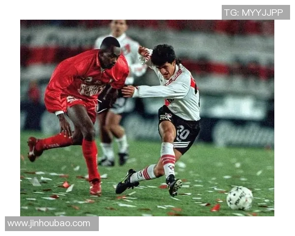 足球明星背后的号码故事与他们的传奇人生交织的精彩瞬间